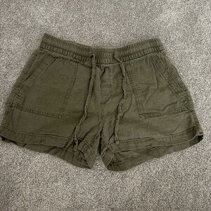 Old Navy green cargo shorts Size S